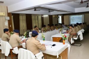 Mirzapur में जोन स्तरीय अपराध समीक्षा बैठक, डीजीपी ने दिए सख्त निर्देश 1 20260322 211104